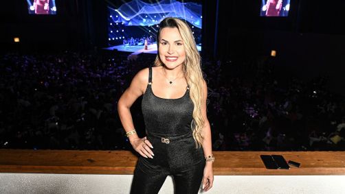 Deolane Bezerra, ex-BBB, esteve na gravação do novo DVD Claudia Leitte