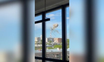 Vídeo: Torre de TV despenca na Ucrânia ao ser atingida por ataque russo