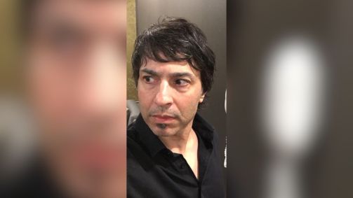 Comediante Arj Barker