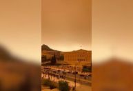 Primavera na Europa: poeira deixa Atenas laranja, e neve incomum cobre Helsinque