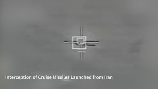 Momento em que um projétil do Irã é abatido pelas forças de Israel