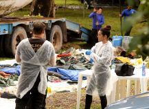 Movimentação no Instituto Médico Legal (IML) de Bragança, a 215 km de Belém (PA), durante a identificação dos corpos que estavam no barco