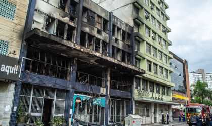 Local onde ocorreu o incêndio que vitimou 10 pessoas e deixou pelo menos 7 feridos no centro de Porto Alegre