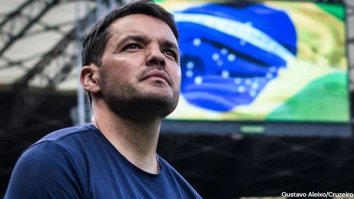 Ex-técnico do Cruzeiro, Larcamón é garoto-propaganda de campanha da prefeitura de Itaúna, interior de Minas Gerais