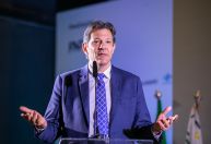 Haddad admite alta do dólar e culpa 