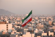 Irã alerta que responderá a países que abrirem seu espaço aéreo para ataques israelenses
