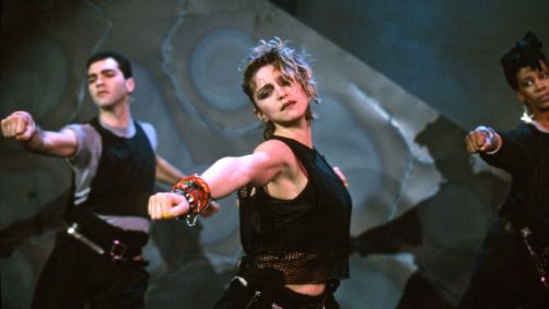 Madonna cantando em Munique, na Alemanha, em 1984