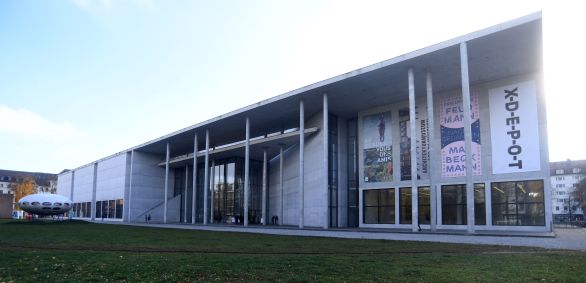 Vista geral da instalação do artista Victor Ehikhamenor na Pinakothek der Moderne em 21 de maio de 2021 em Munique, Alemanha.