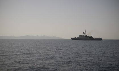 ARQUIVO: Navio de guerra "Sahand" da Marinha do Irã navega ao longo do Golfo Pérsico, perto do estreito de Ormuz, cerca de 1.320 km ao sul de Teerã, em 30 de abril de 2019.