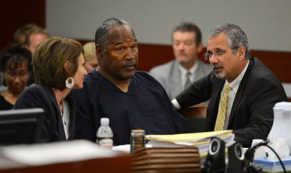 Luvas ensanguentadas e acusação de racismo: julgamento de O.J. Simpson marcou os EUA