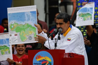 O presidente da Venezuela, Nicolas Maduro, fala durante o evento em apoio à posição de seu governo na disputa territorial por Essequibo, em 8 de dezembro de 2023, em Caracas, Venezuela.