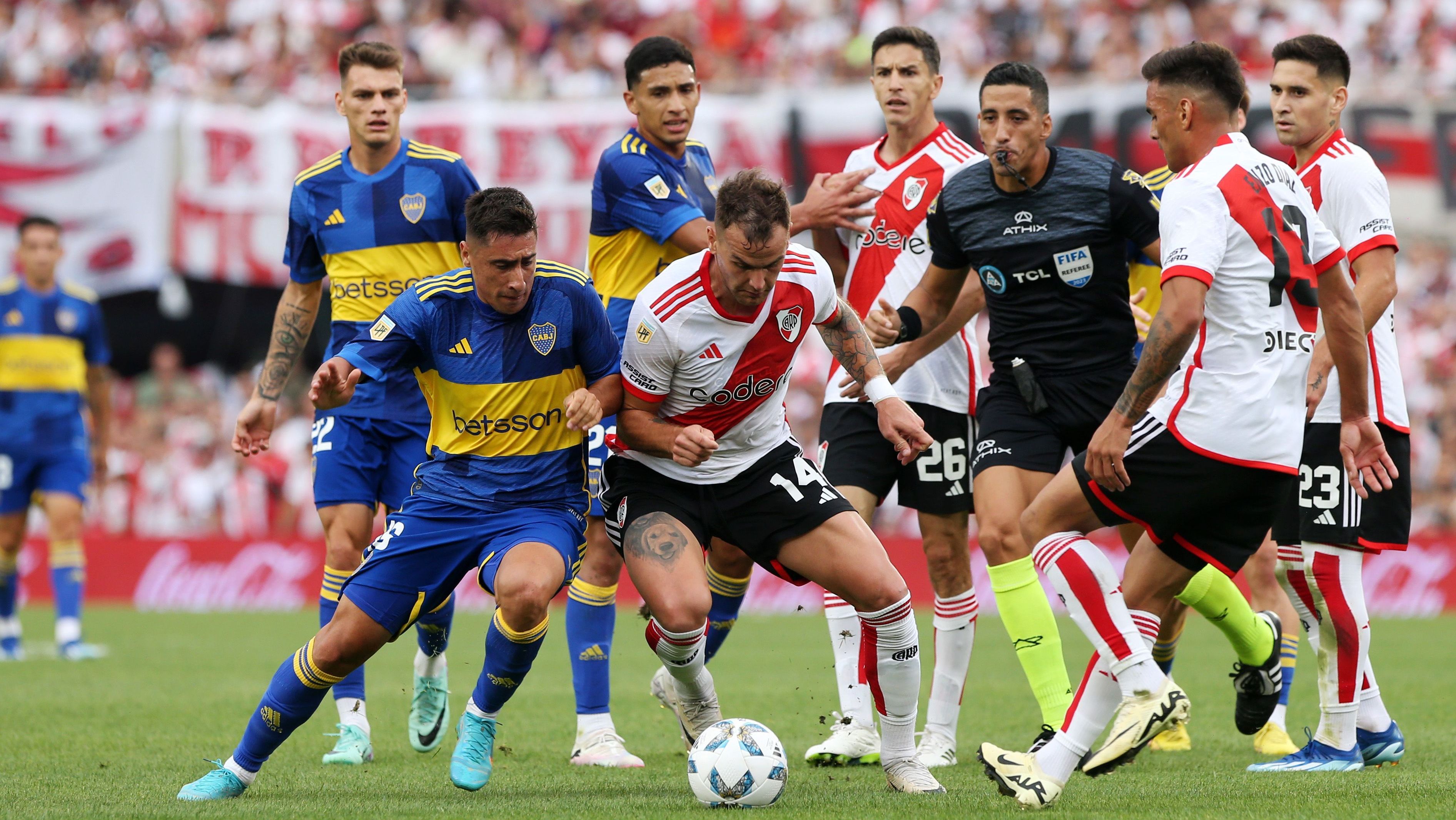 River Plate e Boca Juniors se enfrentam no domingo (21), em Mendoza