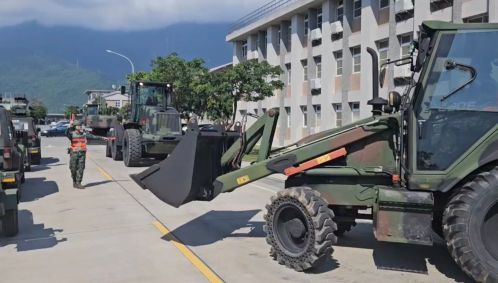 Segunda Zona de Combate do Exército Nacional de Taiwan deu apoio ao governo após forte terremoto de magnitude 7.4 atingir a ilha