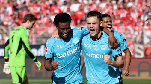 Florian Wirtz comemora o gol de pênalti na vitória sobre o Union Berlin