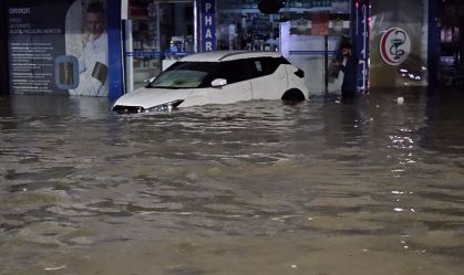 Aeroporto de Dubai luta para retomar voos após chuvas deixarem pistas inundadas