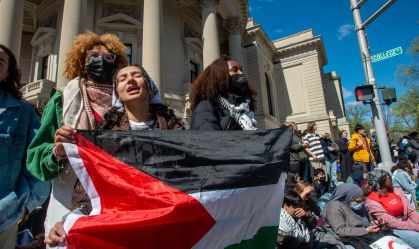 Quase 100 pessoas são presas durante manifestações Pró-Palestina em universidade nos EUA 