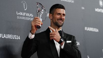 Novak Djokovic com o prêmio Laureus