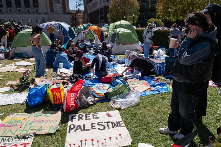 Apoiadores pró-palestinos montaram um acampamento de protesto no campus da Universidade de Columbia em 22 de abril de 2024 / Spencer Platt/Getty Images