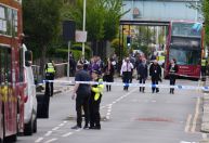 Menino de 14 anos foi morto em ataque com espada em Londres, informa polícia