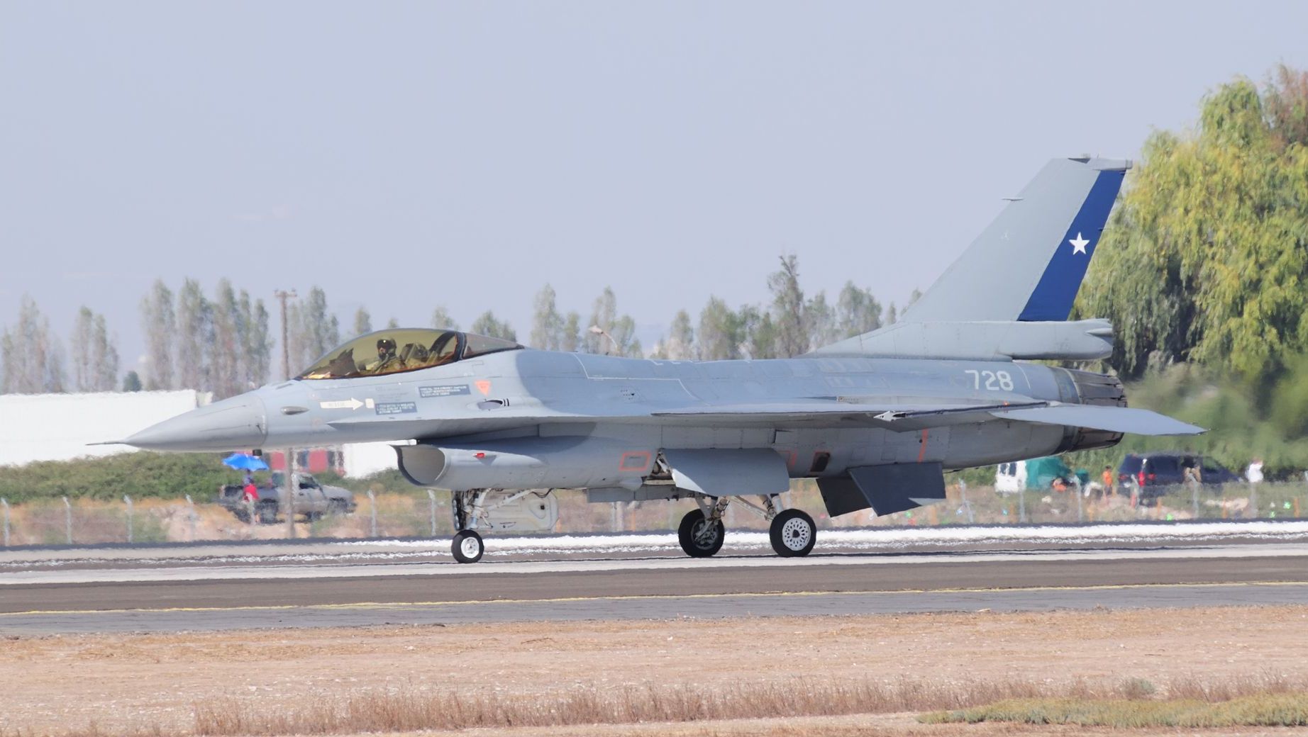 Caça F-16 Fighting Falcon da Força Aérea Chilena pronto para decolagem, durante o show aéreo FIDAE 2010 / Erlucho/Getty Images