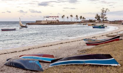 Barco de pesca superlotado naufraga e deixa mais de 100 mortos em Moçambique
