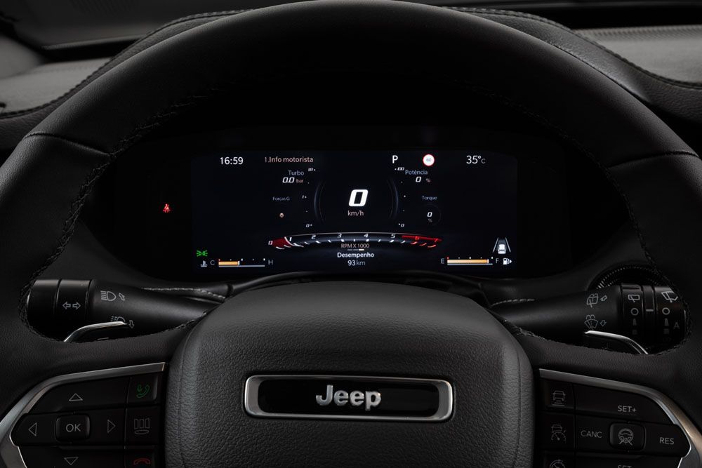 Jeep Compass 2025 na inédita versão BlackHawk / Divulgação