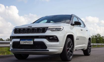 Jeep Compass 2025 na inédita versão BlackHawk