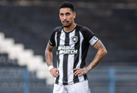 Botafogo afasta jogador após ex-namorada acusá-lo de agressão