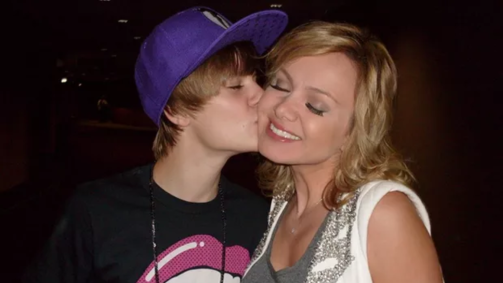 Justin Bieber foi entrevistado por Eliana no SBT em 2011, na primeira vez dele no Brasil; no ocasião o cantor tinha apenas 17 anos, mas, mesmo assim, paquerou a apresentadora