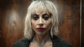 Foto mostra Lady Gaga caracterizada como Arlequina, personagem do filme &quot;Coringa Delírio a dois&quot;
