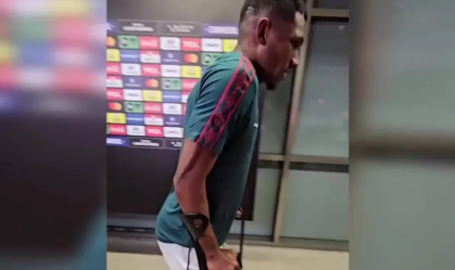 Lelê deixou estádio de muletas
