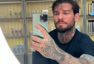 Além de Lucas Lucco: relembre artistas que já esconderam tatuagens