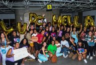 Rumo ao Coachella, fãs surpreendem Ludmilla no aeroporto: 