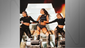 Ludmilla e bailarinos no primeiro show dela no Coachella, na Califórnia, em 2024