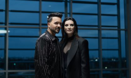 Luis Fonsi e Laura Pausini no videoclipe da música "Roma"