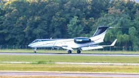 Jatinho de Madonna desembarcou no Aeroporto do Galeão no Rio de Janeiro