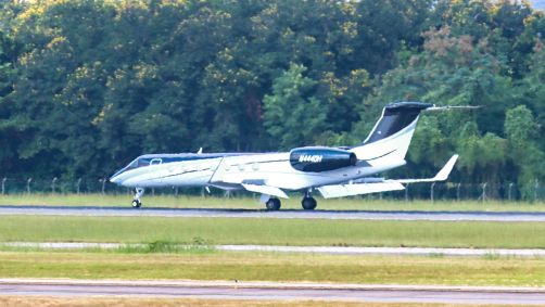 Jatinho de Madonna desembarcou no Aeroporto do Galeão no Rio de Janeiro