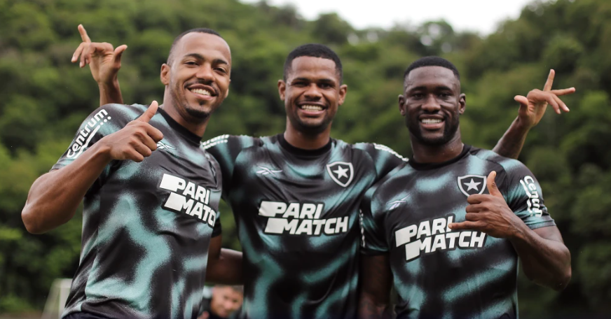 Marlon Freitas, Júnior Santos e Bastos estão à disposição de Artur Jorge no início de trabalho no Botafogo