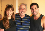 Roberto de Carvalho emociona atores ao assistir ensaio de musical de Rita Lee