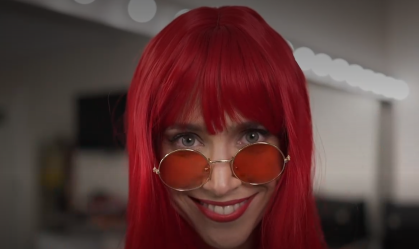 Mel Lisboa voltará a interpretar cantora Rita Lee no teatro a partir da próxima sexta-feira (26)
