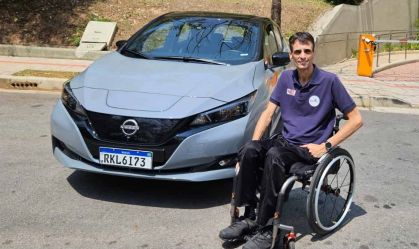 Nissan Leaf com o youtuber Alessandro Fernandes: modelo custava acima do teto para PcD