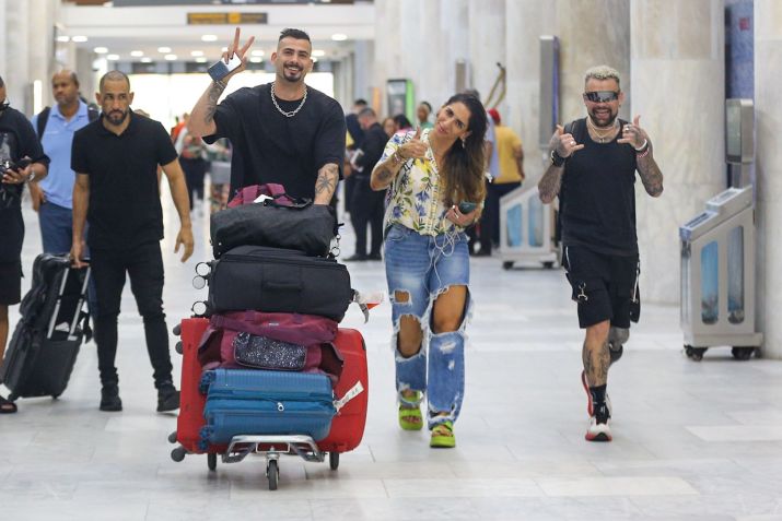 Nizam e Vinícius Rodrigues desembarcam no Rio de Janeiro para final do BBB 24 / Victor Chapetta/Agnews