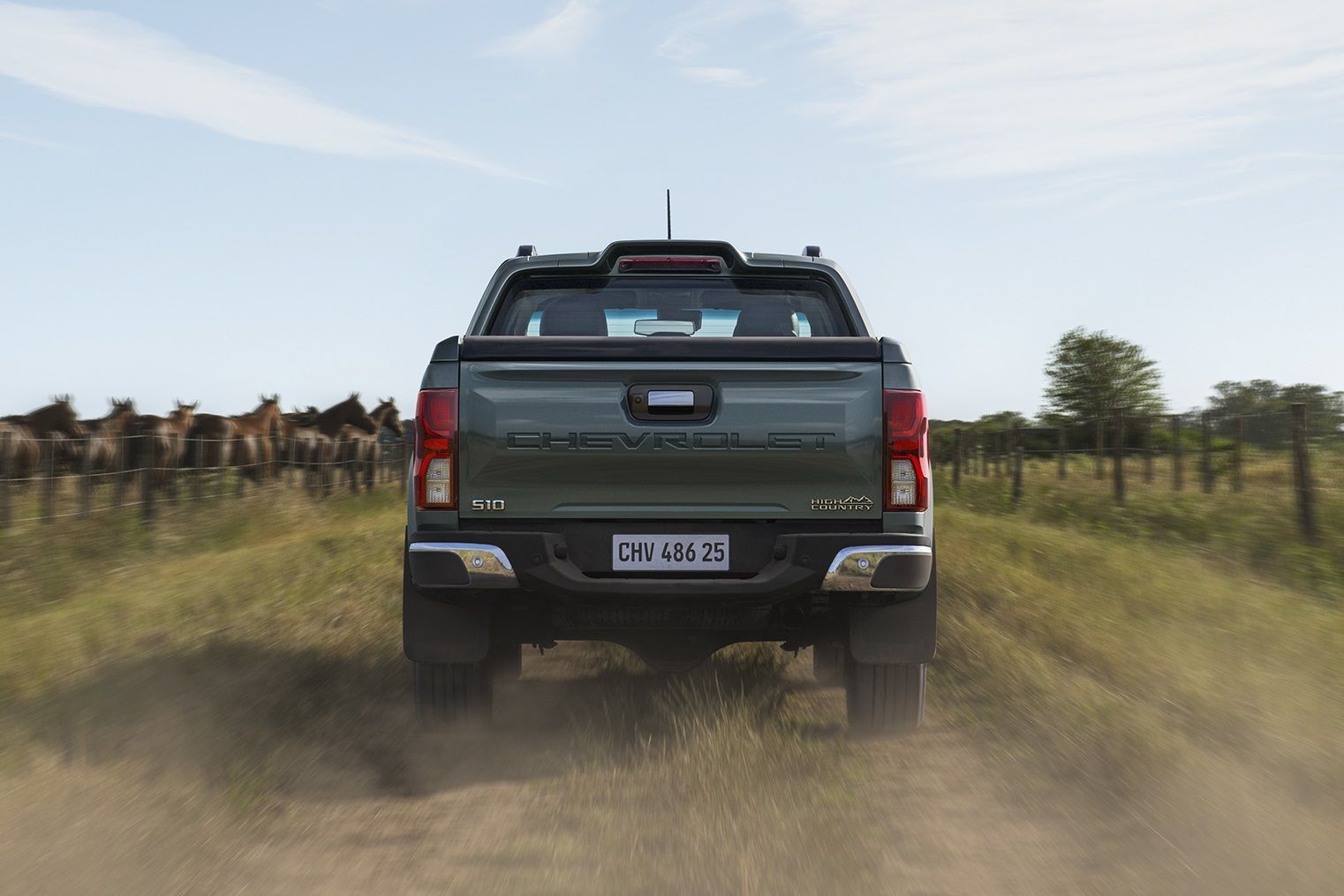 Traseira teve poucas mudanças e agora traz o nome "Chevrolet" em baixo relevo / Divulgação/Chevrolet