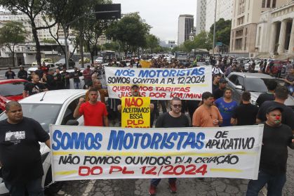 Manifestação de motoristas de aplicativos no centro do Rio de Janeiro na terça-feira (26)