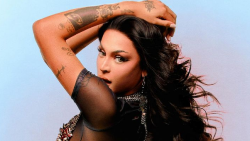 Pabllo Vittar em visualizer de uma das músicas do álbum "Batidão Tropical vol. 2"