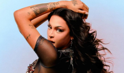 Pabllo Vittar em visualizer de uma das músicas do álbum "Batidão Tropical vol. 2"