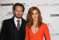 "Suits": Patrick J. Adams e Sarah Rafferty anunciam podcast para falar da série