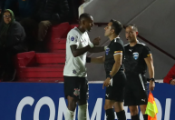 Corinthians dá advertência a Raul Gustavo após expulsão na Sul-Americana
