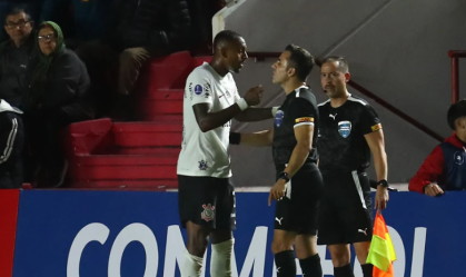 Corinthians dá advertência a Raul Gustavo após expulsão na Sul-Americana