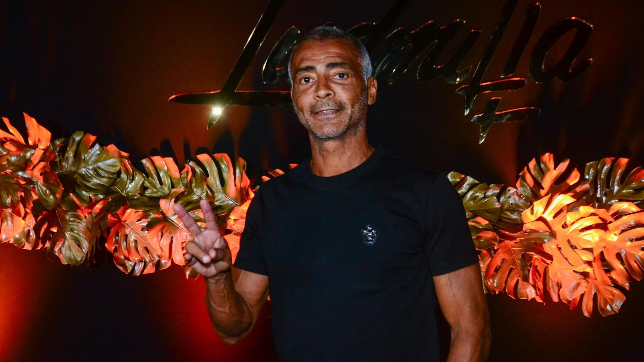 Senador Romário (PL-RJ) no aniversário de 29 anos de Ludmilla